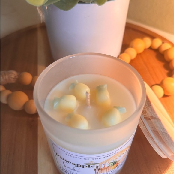 Handcrafted Pineapple Swirl Candle - Picture 3 of 4